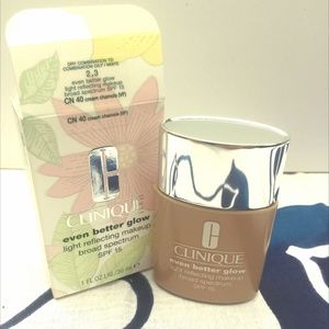 CLINIQUE - Even Better Glow - CN40 CREAM CHAMOIS